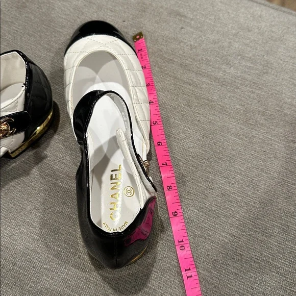 Clearance Black and Cream Quilted Flats size 39 - Picture 6 of 7